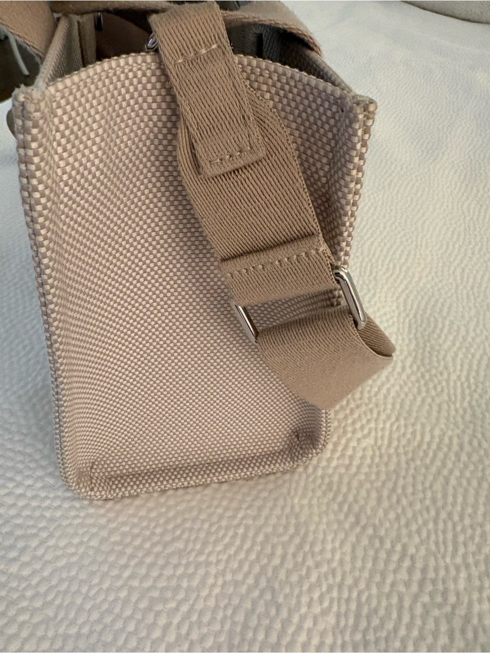 Lulu lemonCanvas Crossbody Tote in Beige with Contrast Straps - Picture 4 of 6